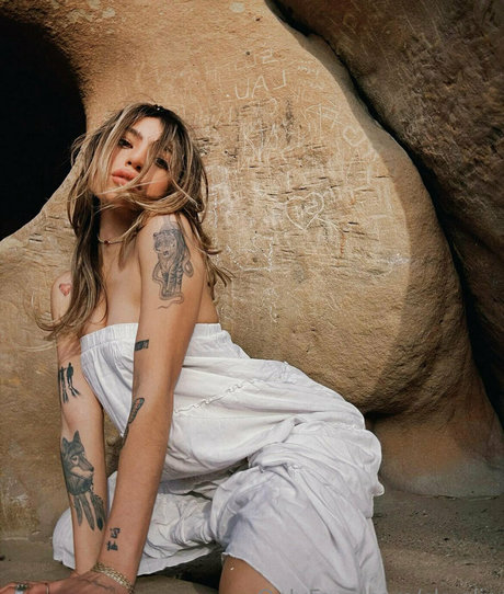 skyelia art model photo