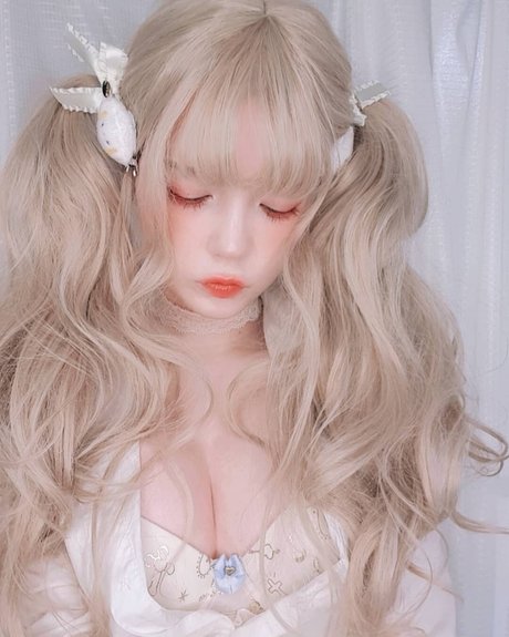 Tsuruko The Alien naked pornstar img