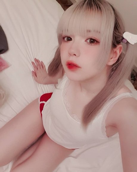 Tsuruko The Alien porn model images