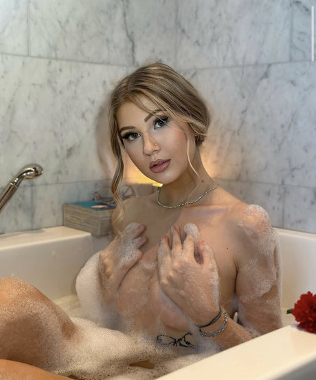 shemale fucks girl onlyfans beautiful naked picture