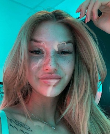 nelldelli pornographic actress photo