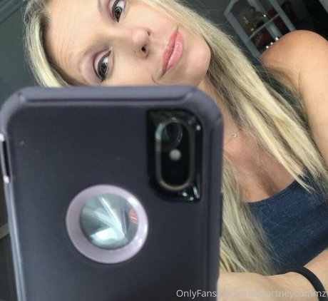 mzcourtneycummz nudes pornstar archive