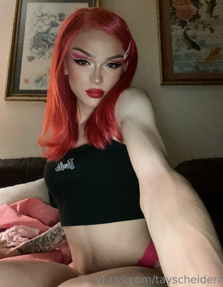tayscheiderr erotic model picture