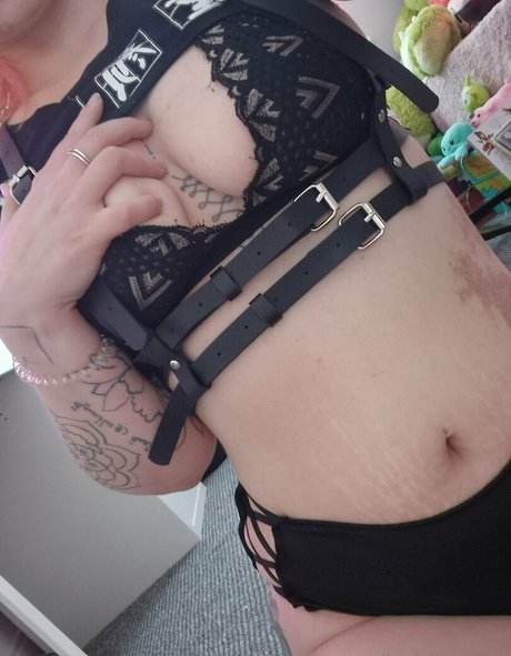 itskhloelol exclusive model pics