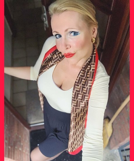 Classy Catrice model beautiful pictures