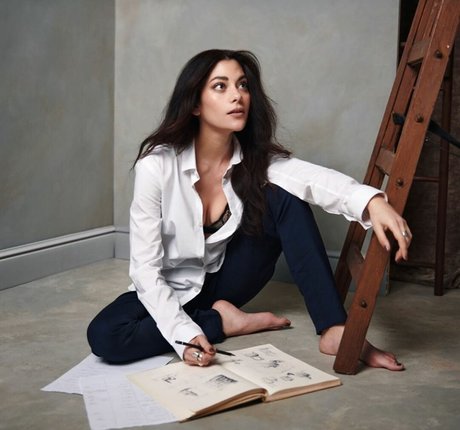 Inbar Lavi star art gallery