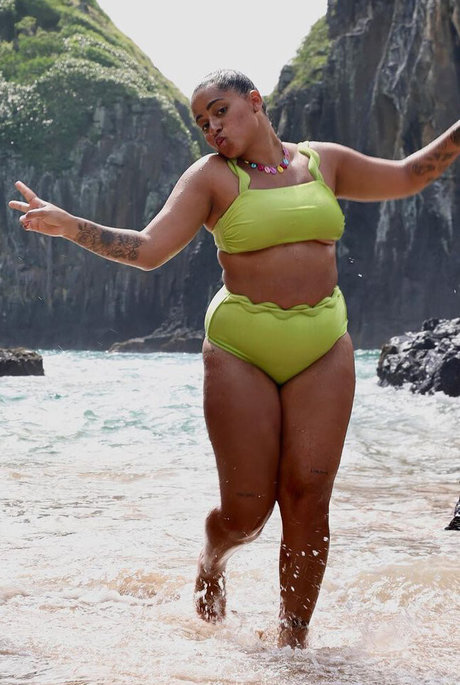 Mc Loma hot actress photos