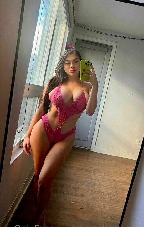 mariellamaexo erotic model pics