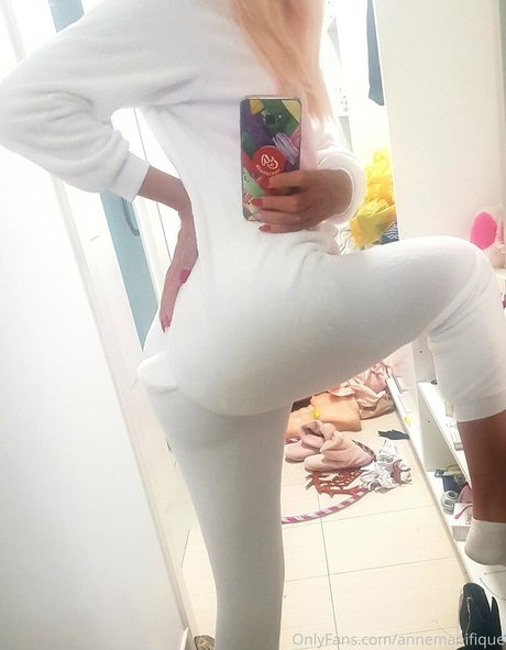 Annemanifique nudes star pic