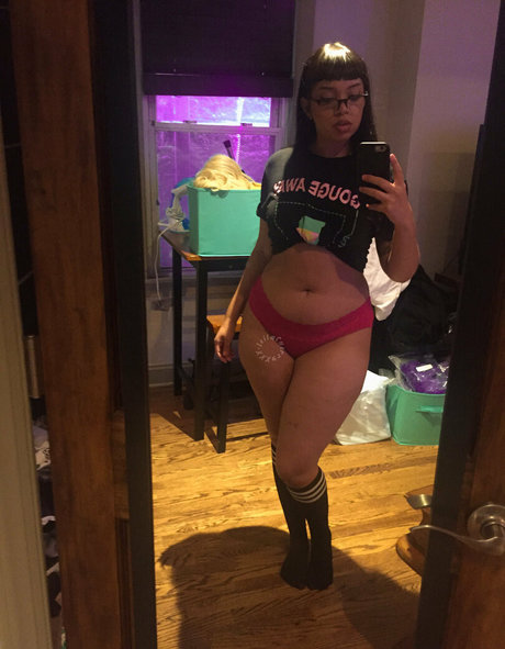 leilacherryfree pretty pornstar photos
