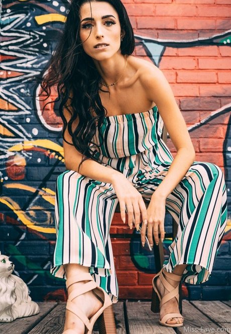missfayevip sex model gallery