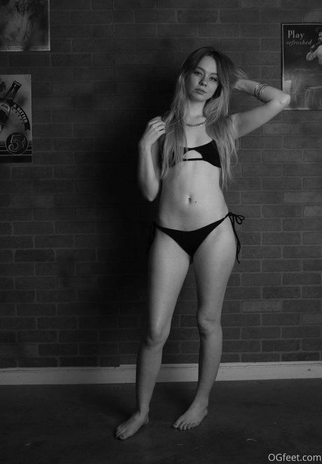 Sativa Skies pornographic model archive