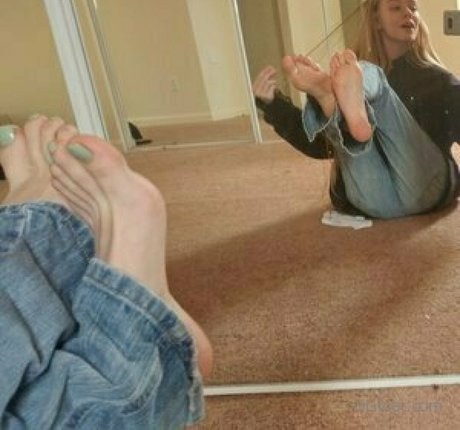 Sativa Skies nice pornstar images