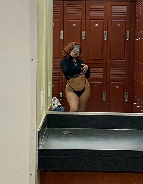 melenaariel model naked image