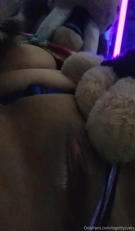 bigtittytusky model nice gallery