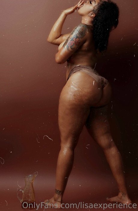 lisaexperience model erotic photo