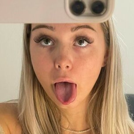 20 years old onlyfans hot sexy photos