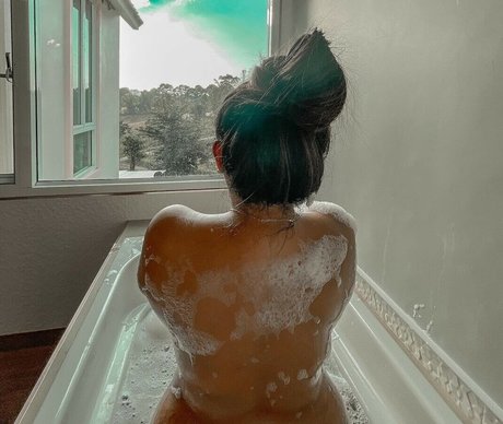 biene kb model nude pic