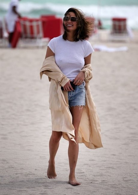 Chrissy Teigen hot star image