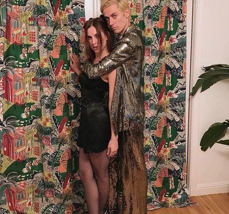 Scout Willis art model pictures