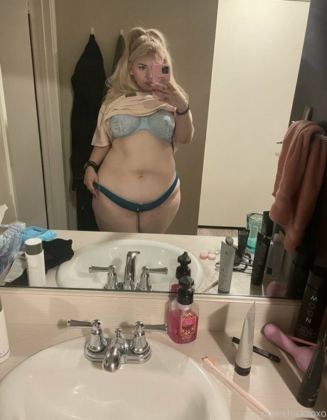 pixiechickxoxo erotic actress image