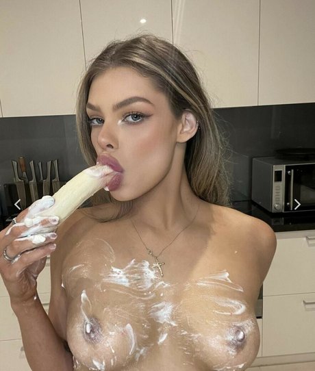 Moodybimbo pornstar sexy image