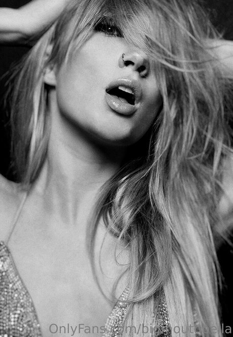 bigmouthbella model high quality pics