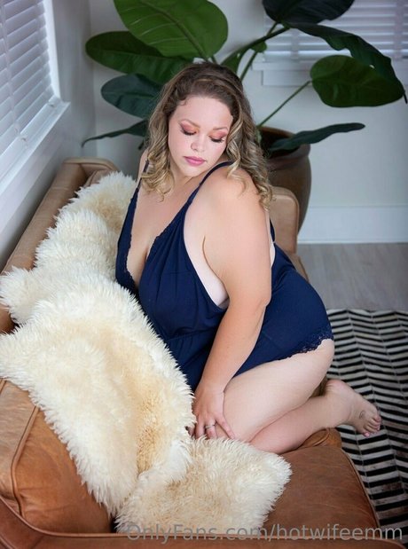 hotwifeemm adult model images