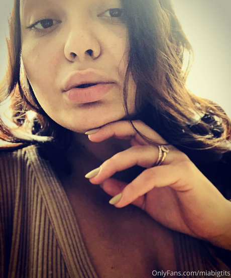 Miabigtits actress img
