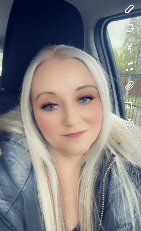 famous girls onlyfans hot naked images