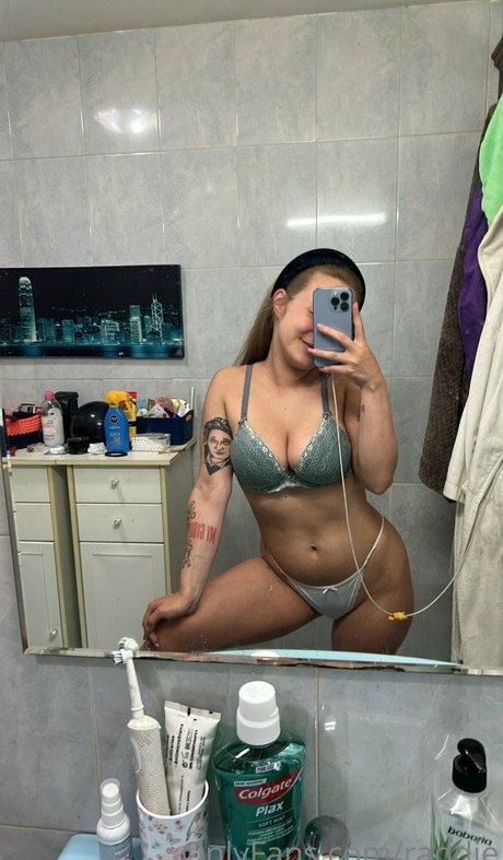 Raddie Llod star nude photos