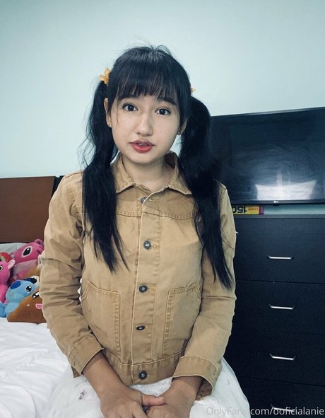 ooficialanie nudes actress pic