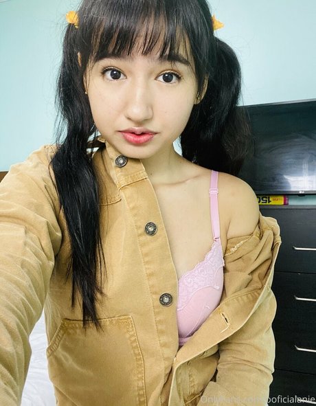 ooficialanie erotic model photos