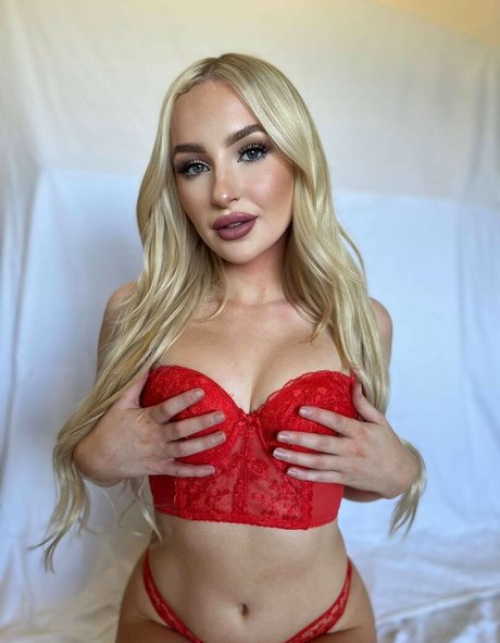 Mikayla Hamilton star adult photo