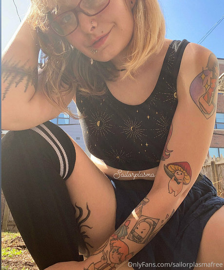 sailorplasmafree model erotic picture