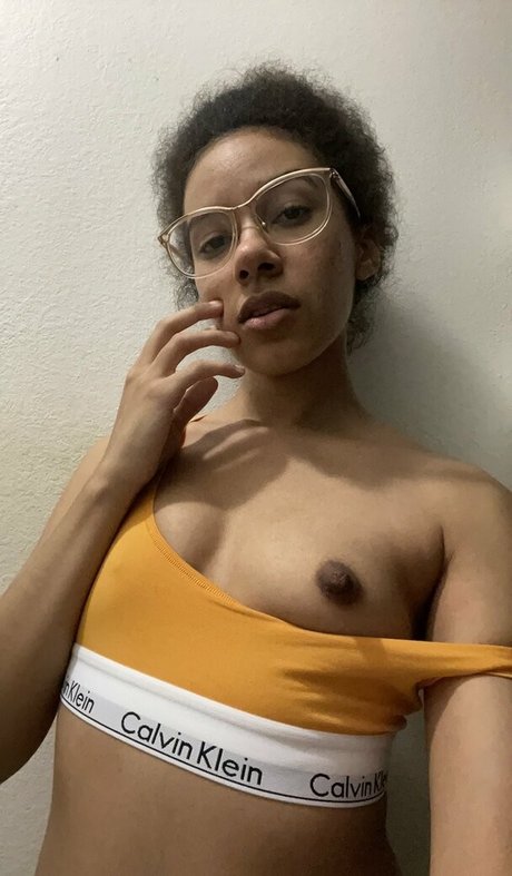 HoneyVulture star nude img