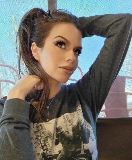 adelinesofficial beautiful model pictures