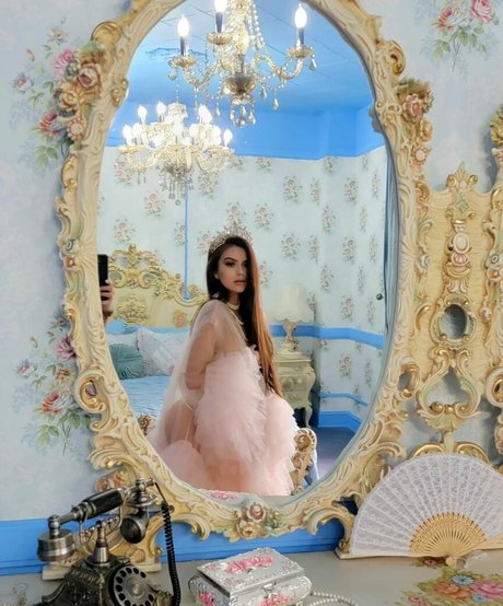 adelinesofficial actress galleries