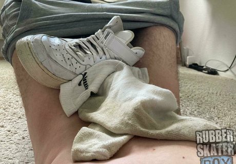 rubberskaterboy model sexy pics