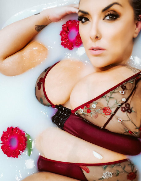 wildflower babe model high quality images