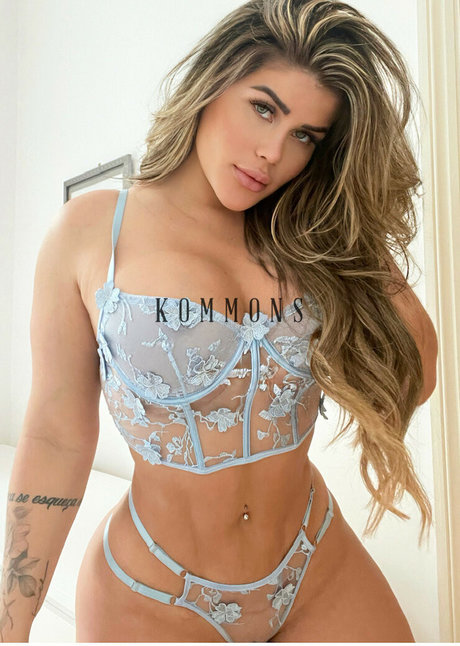 Tais Lambertini adult model img