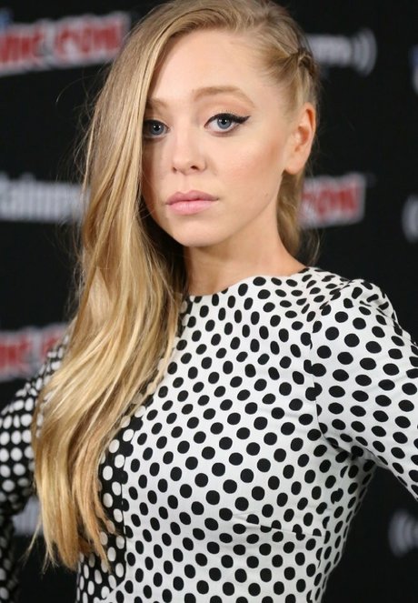 Portia Doubleday perfect model photo