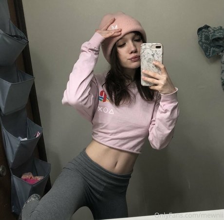 Mewnii nudes star gallery