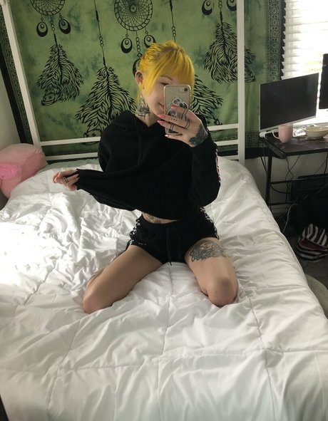 sadlittlesun hot model picture