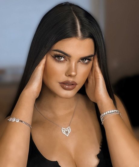 shemale fucks girl onlyfans hot img