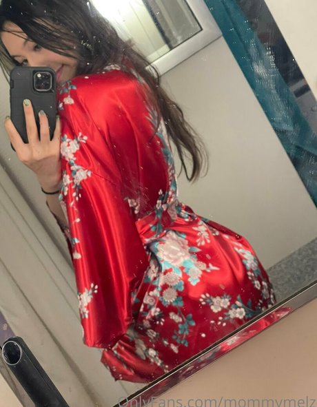 mommymelz pretty pornstar photo