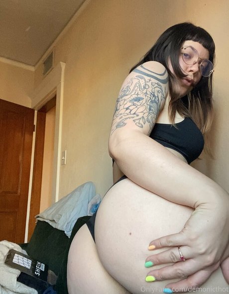 demonicthot high quality model pic