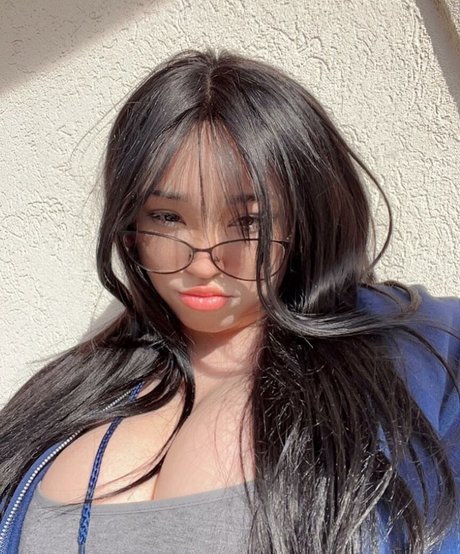 Aliyah Delaney star erotic pictures