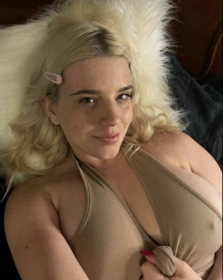 Xohalz444 nude pornstar img