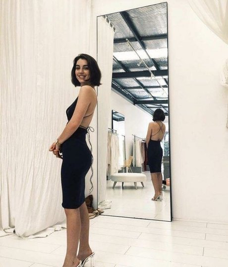 Adelaide Kane naked star pic
